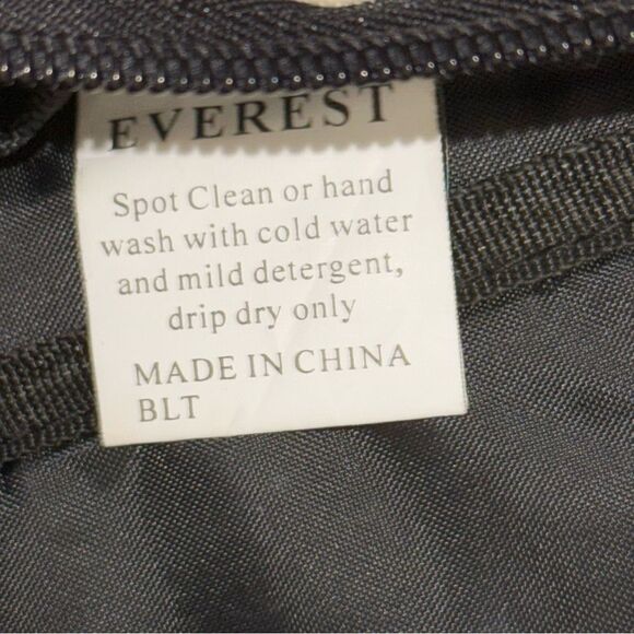 Everest Deluxe Small Sporty Pink and Black Backpack with Padded Straps - Picture 9 of 9